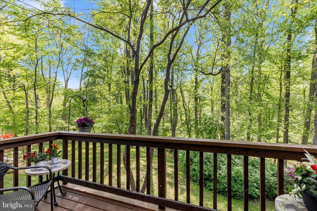 Image 17 of property listing at 7946 HELMART DR, Laurel, MD 20723