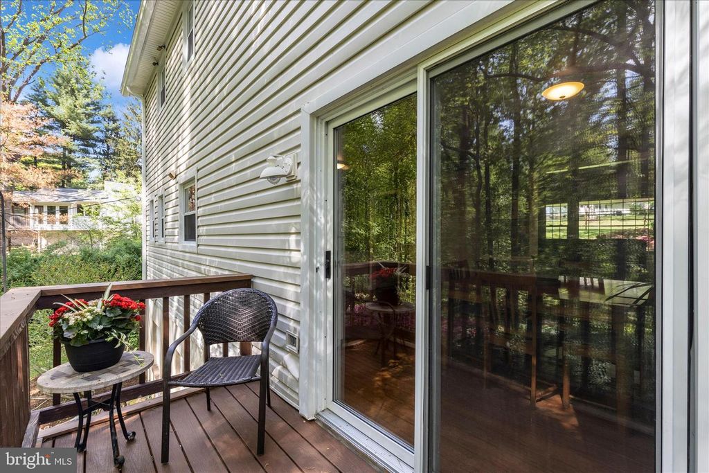 Image 18 of property listing at 7946 HELMART DR, Laurel, MD 20723