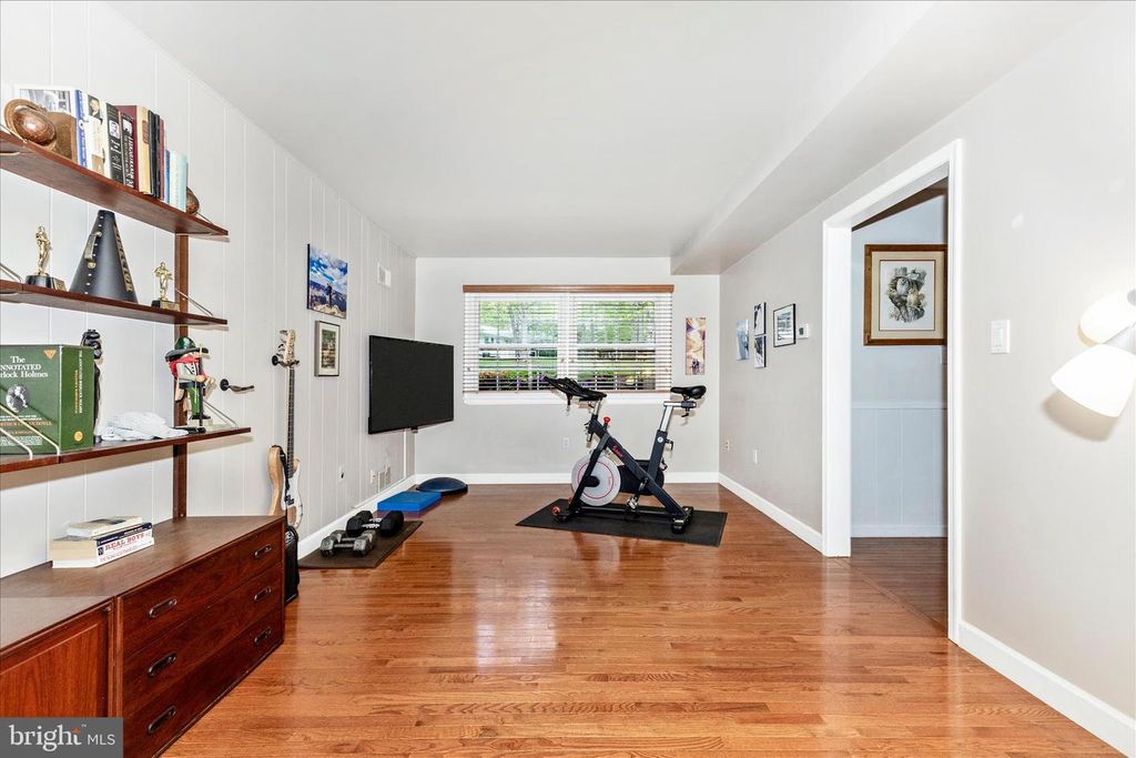 Image 19 of property listing at 7946 HELMART DR, Laurel, MD 20723