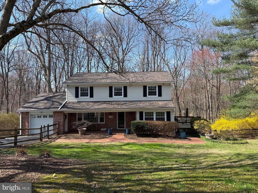 Image 3 of property listing at 7946 HELMART DR, Laurel, MD 20723