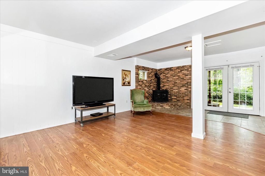 Image 35 of property listing at 7946 HELMART DR, Laurel, MD 20723