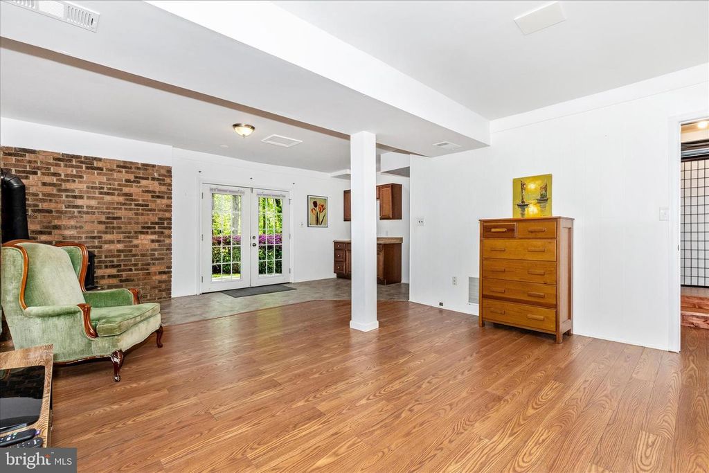 Image 36 of property listing at 7946 HELMART DR, Laurel, MD 20723