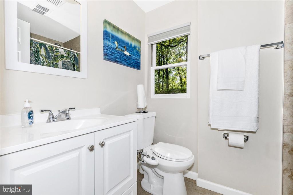 Image 39 of property listing at 7946 HELMART DR, Laurel, MD 20723