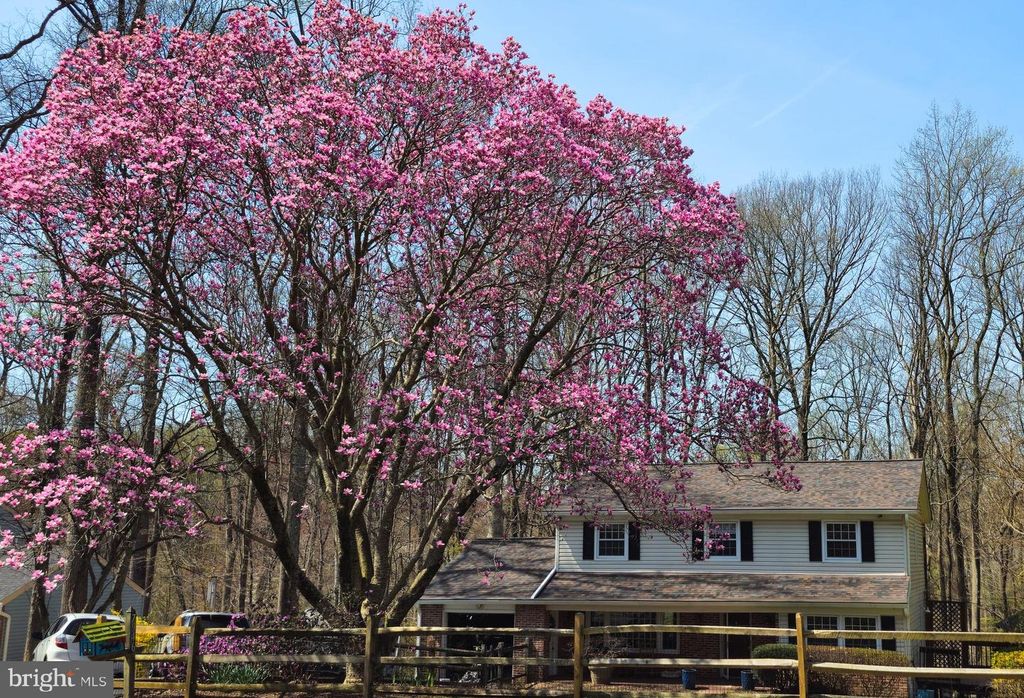 Image 4 of property listing at 7946 HELMART DR, Laurel, MD 20723