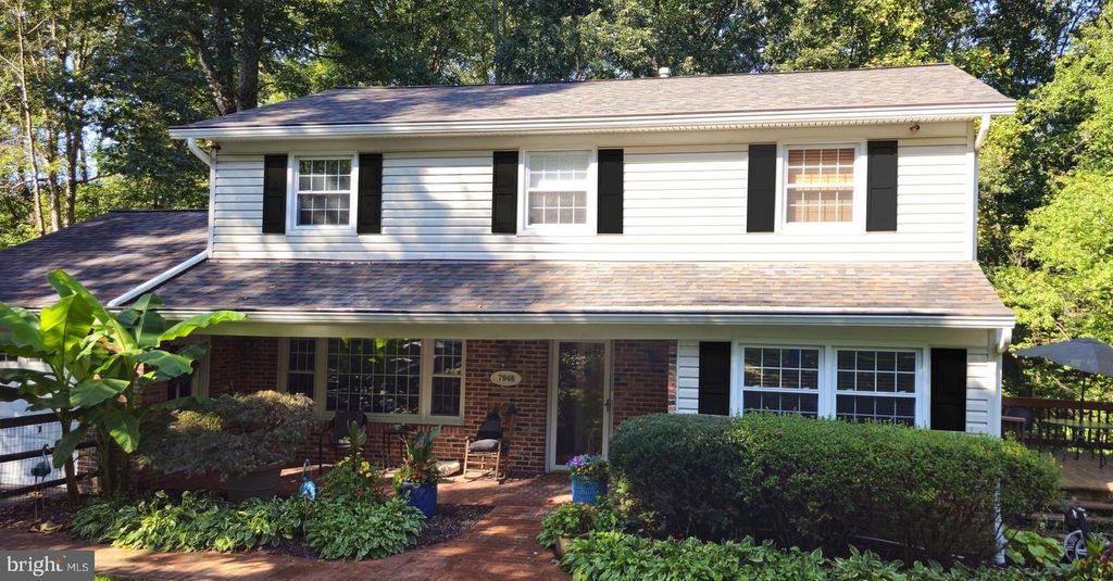 Image 5 of property listing at 7946 HELMART DR, Laurel, MD 20723