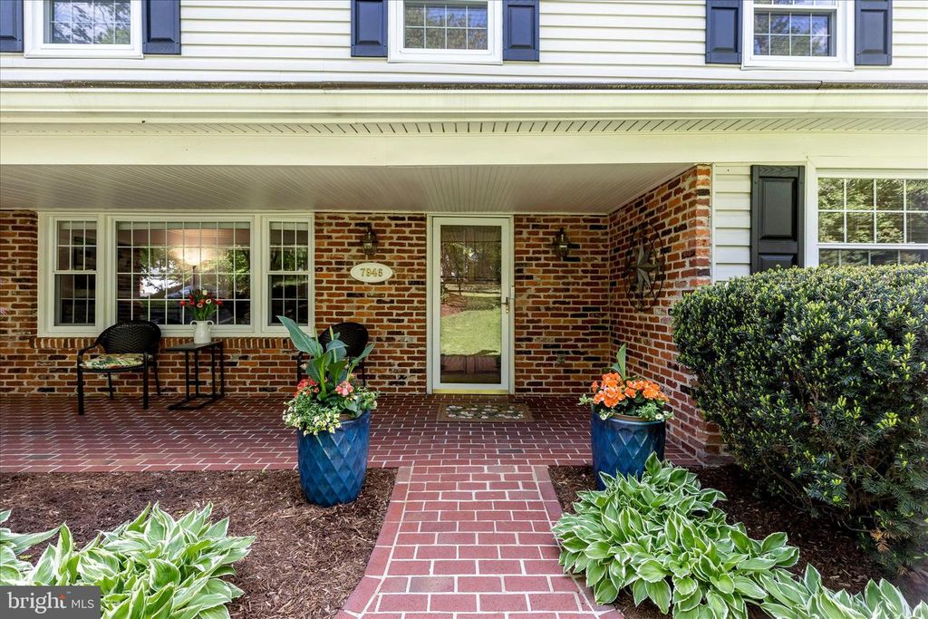 Image 8 of property listing at 7946 HELMART DR, Laurel, MD 20723