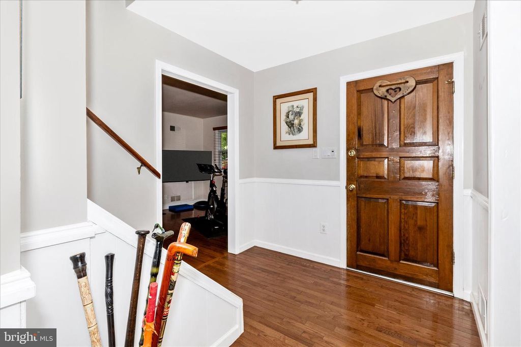 Image 9 of property listing at 7946 HELMART DR, Laurel, MD 20723