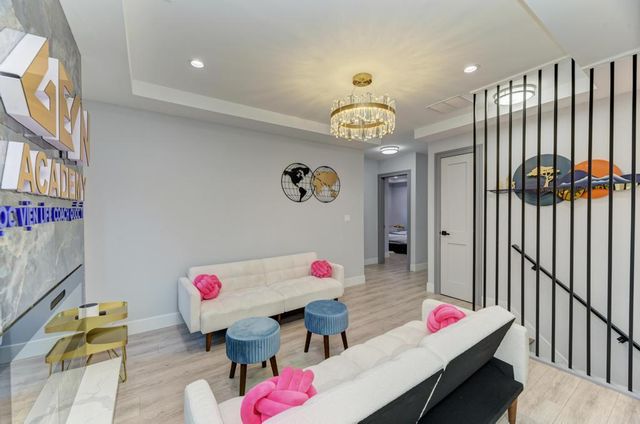 6845 W Addison Street, Chicago, IL 60634