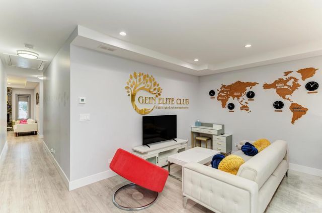 6845 W Addison Street, Chicago, IL 60634