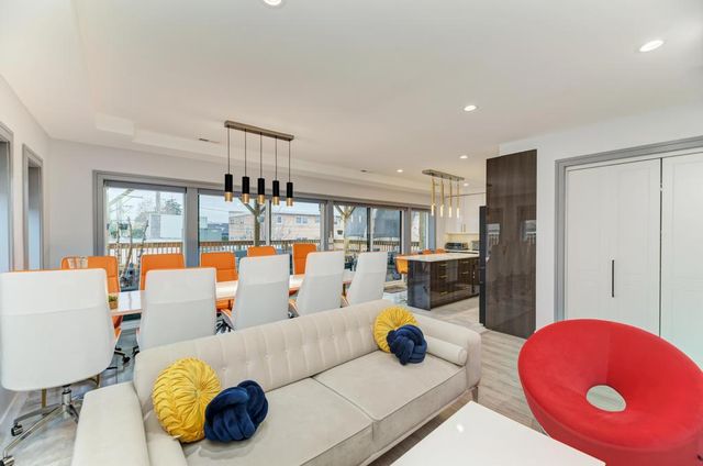 6845 W Addison Street, Chicago, IL 60634