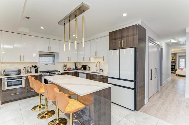 6845 W Addison Street, Chicago, IL 60634