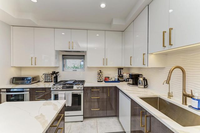 6845 W Addison Street, Chicago, IL 60634