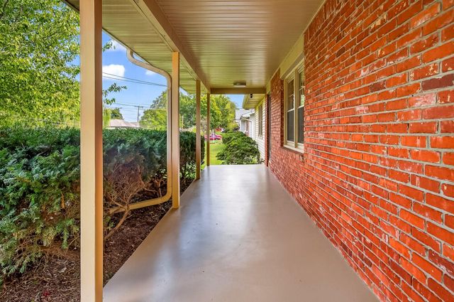 3244 E Gasconade Street, Springfield, MO 65804