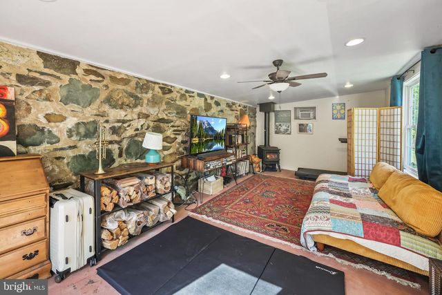 13316 DOWNEY MILL RD, Lovettsville, VA 20180