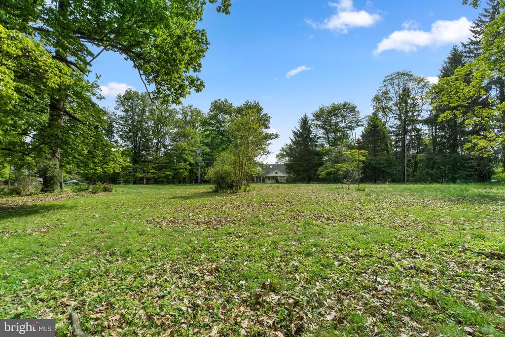 Image 4 of property listing at 11900 MEYLSTON DR, Lutherville Timonium, MD 21093