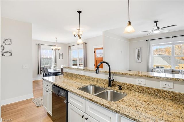 11 Byrdcliffe Lane, Asheville, NC 28805