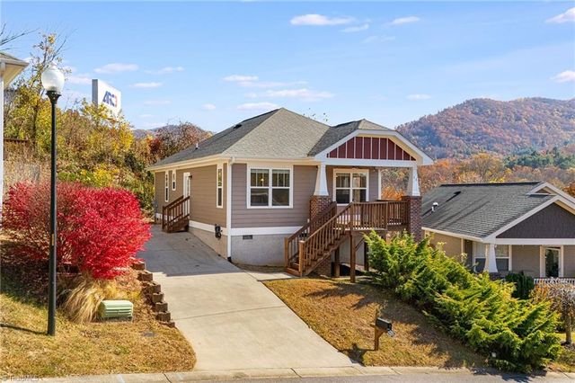 11 Byrdcliffe Lane, Asheville, NC 28805