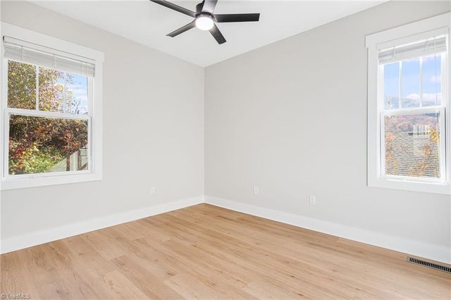 11 Byrdcliffe Lane, Asheville, NC 28805