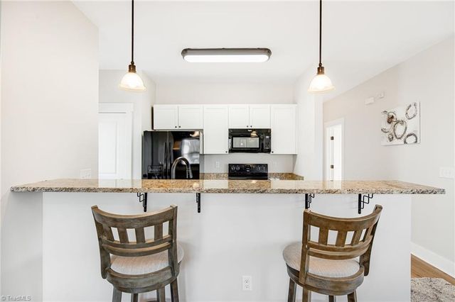 11 Byrdcliffe Lane, Asheville, NC 28805