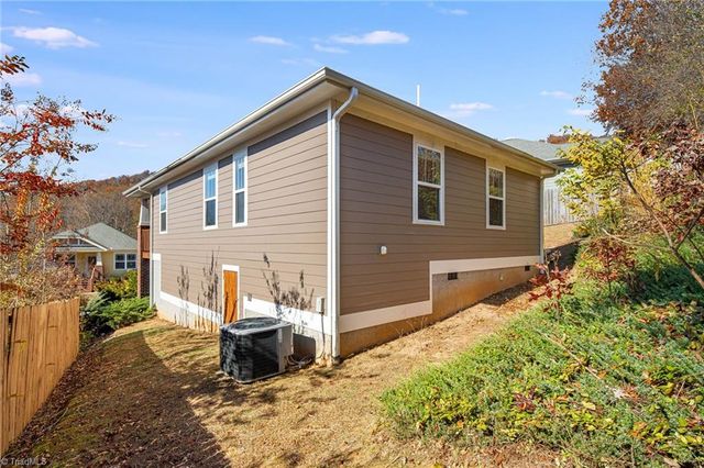 11 Byrdcliffe Lane, Asheville, NC 28805