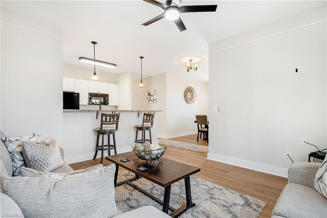 11 Byrdcliffe Lane, Asheville, NC 28805