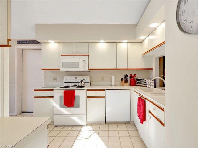 355 Bay Forest DR 3A, Naples, FL 34110