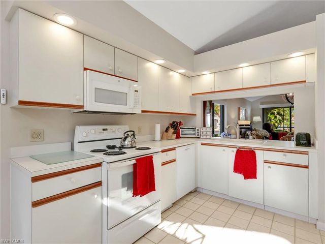 355 Bay Forest DR 3A, Naples, FL 34110