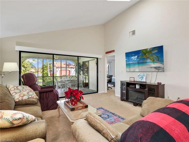 355 Bay Forest DR 3A, Naples, FL 34110