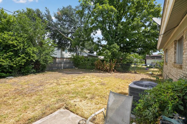2125 Meadow Glen, Irving, TX 75060