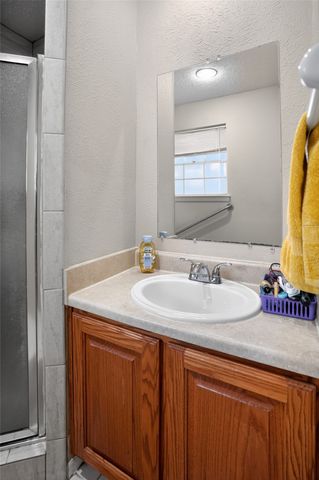 2125 Meadow Glen, Irving, TX 75060
