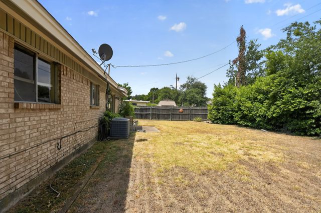 2125 Meadow Glen, Irving, TX 75060
