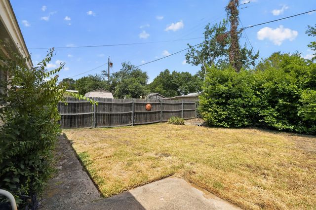 2125 Meadow Glen, Irving, TX 75060