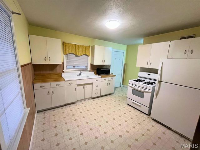 206 N Walnut Street, Mount Olive, IL 62069