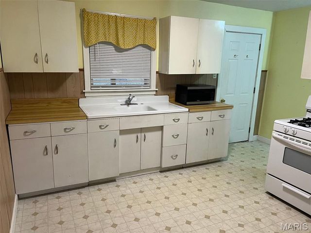 206 N Walnut Street, Mount Olive, IL 62069