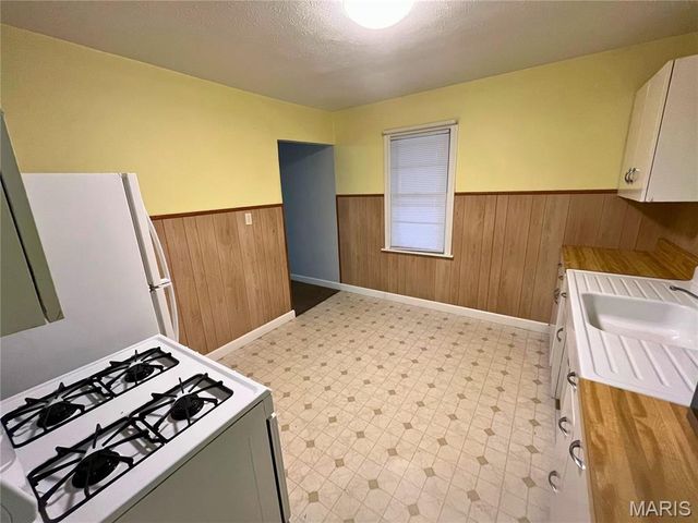 206 N Walnut Street, Mount Olive, IL 62069