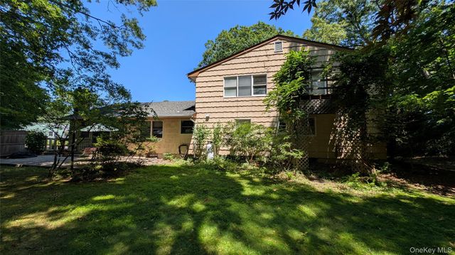 14 Tall Tree Lane, Rocky Point, NY 11778