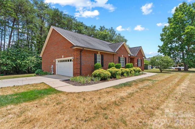 3656 Woodgreen Drive, Lincolnton, NC 28092