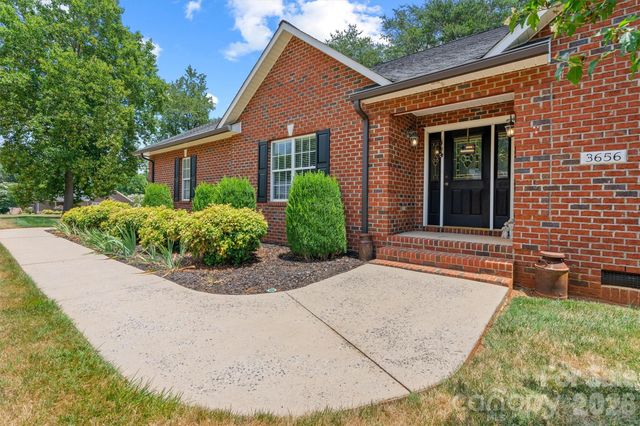 3656 Woodgreen Drive, Lincolnton, NC 28092