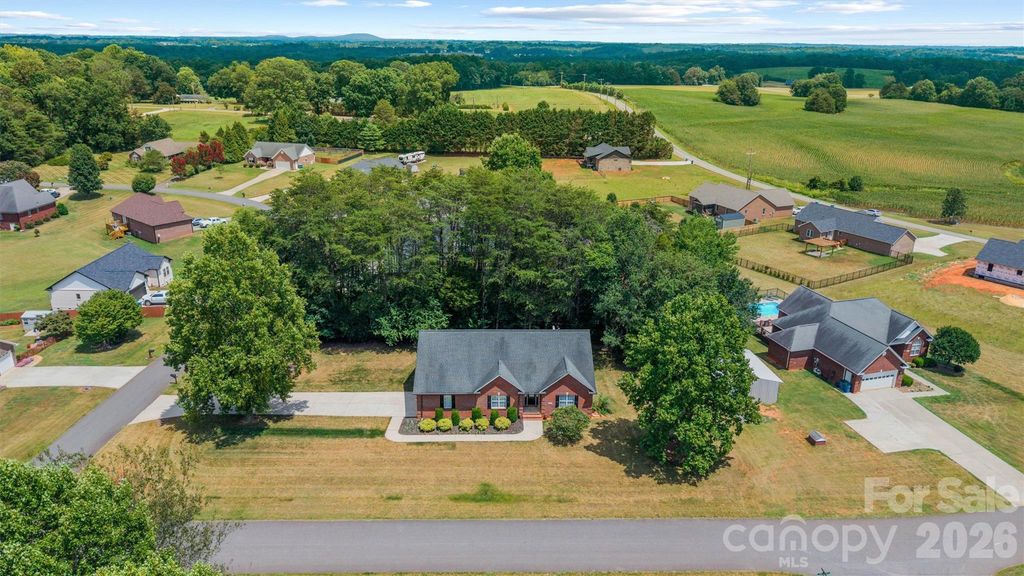 3656 Woodgreen Drive, Lincolnton, NC 28092