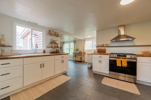 860 Floyd HWY, Floyd, VA 24091