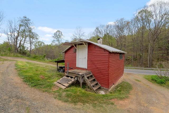 860 Floyd HWY, Floyd, VA 24091