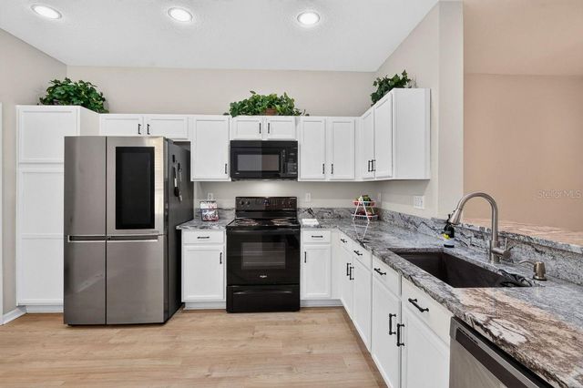 648 SPRING LAKE CIRCLE, Tarpon Springs, FL 34688