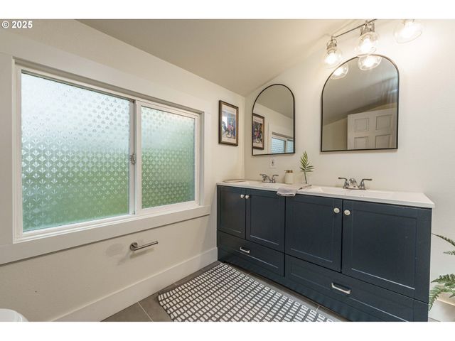 4824 Ne 23RD Ave, Portland, OR 97211