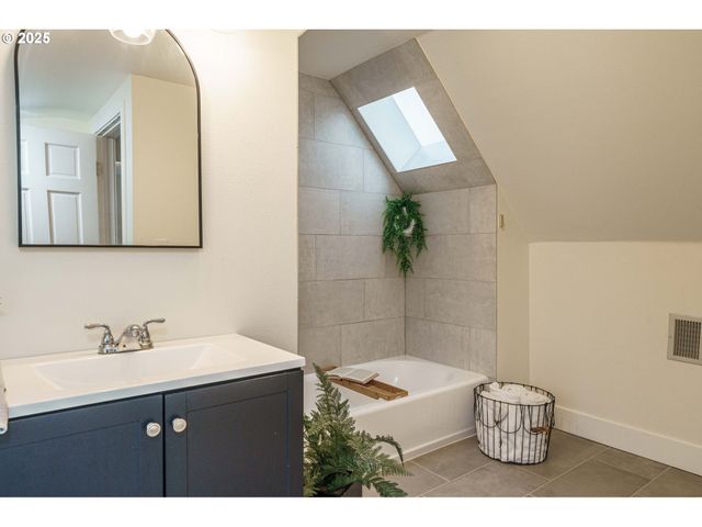 4824 Ne 23RD Ave, Portland, OR 97211