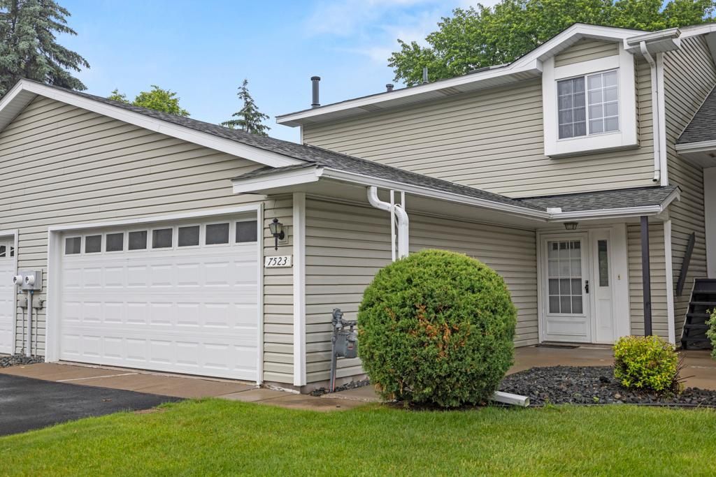 7523 15th Street Lane N, Oakdale, MN 55128