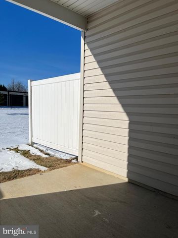 72 CHENNAULT TRL, Falling Waters, WV 25419