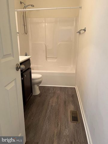 72 CHENNAULT TRL, Falling Waters, WV 25419