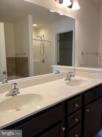 72 CHENNAULT TRL, Falling Waters, WV 25419