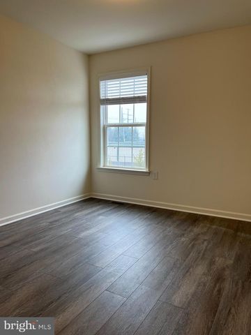 72 CHENNAULT TRL, Falling Waters, WV 25419