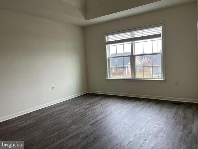 72 CHENNAULT TRL, Falling Waters, WV 25419